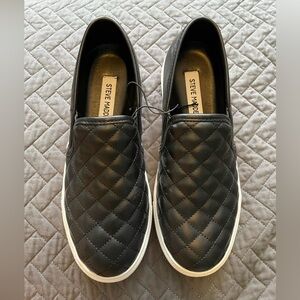 Steve Madden ecentrcq quilted slip on shoes